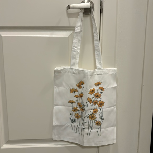 White with yellow floral forsythia tote bag - Picture 2 of 5